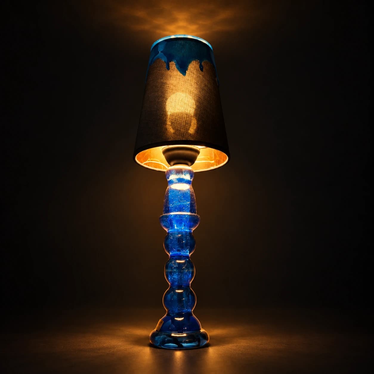 Blues Art abajur yanarken